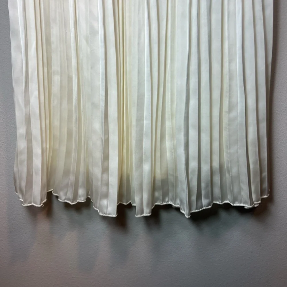 CUPCAKES & CASHMERE Pleated Satin Midi Skirt ivory Pull On Lined Bridal Sz Small
